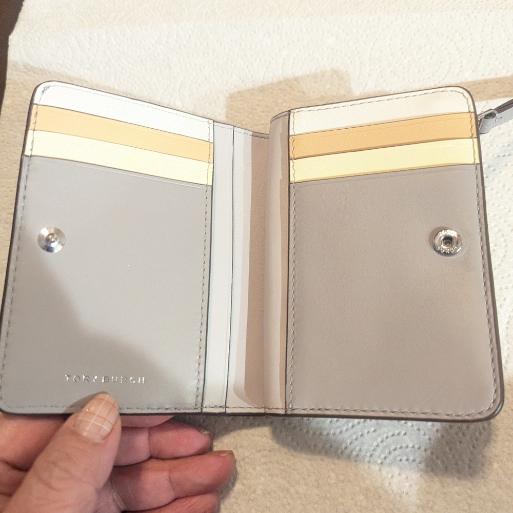 Tory Burch Pebble Leather Wallet in Light Gray - Picture 2 of 4